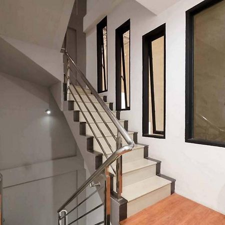Pulauberayan Jotel Guest House Mitra Reddoorz מראה חיצוני תמונה